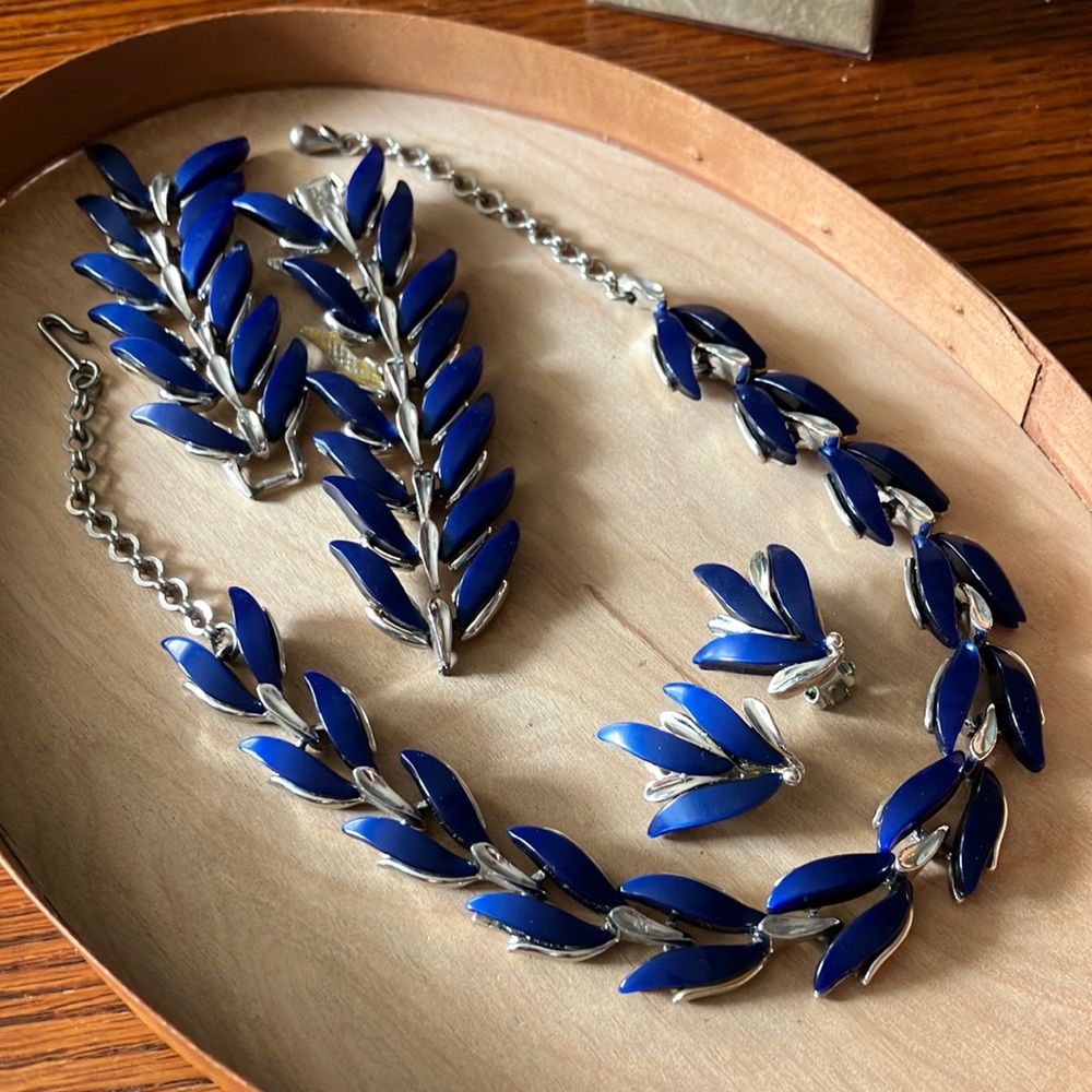 Vintage Claudette thermoset necklace earrings set